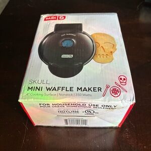 Dash Skull Shaped Mini Nonstick Waffle Maker Black Halloween Breakfast 4"